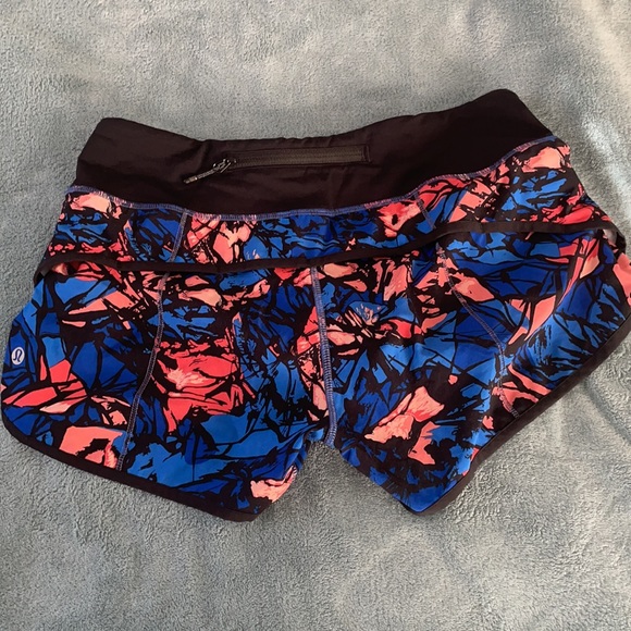 Lululemon shorts and matching sports bra - Picture 8 of 11